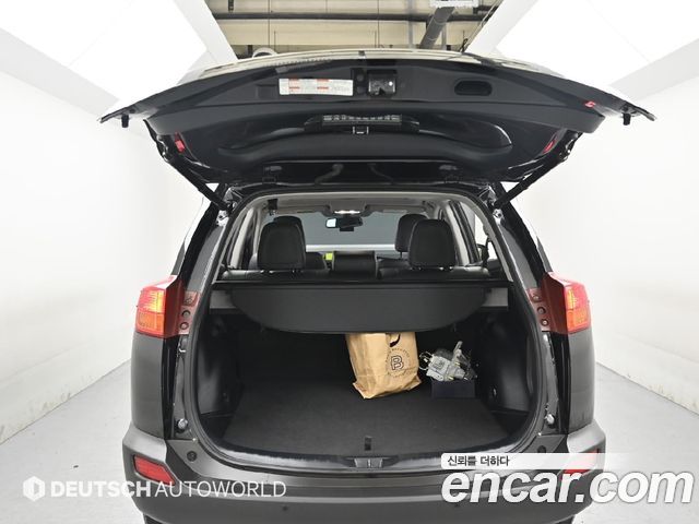 Toyota RAV4 2.5 4WD 4th 2015 — фото 23