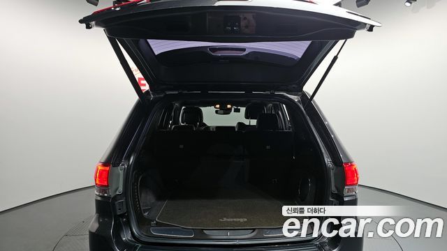 Jeep Grand Cherokee 3.0 Diesel Overland Summit WK2 2018 — фото 24