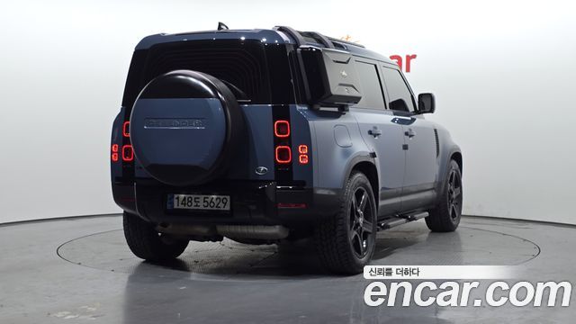 Land Rover Defender (L663) 110 D250 SE 2023 — фото 2
