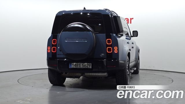 Land Rover Defender (L663) 110 D250 SE 2023 — фото 4
