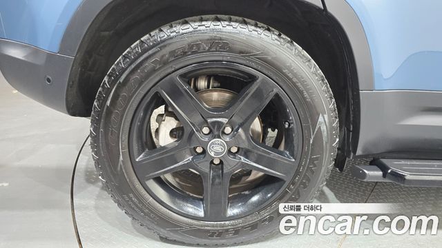 Land Rover Defender (L663) 110 D250 SE 2023 — фото 5