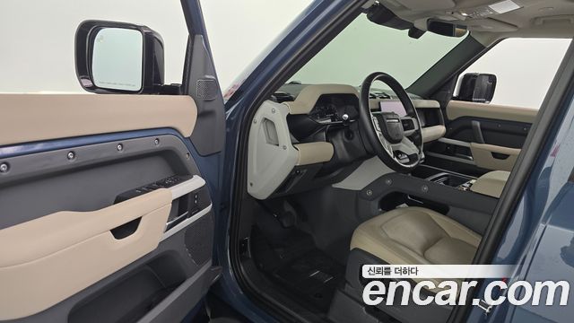 Land Rover Defender (L663) 110 D250 SE 2023 — фото 10