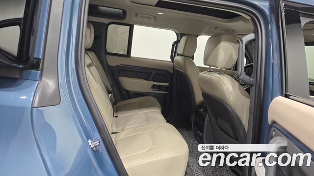 Land Rover Defender (L663) 110 D250 SE 2023 — фото 11