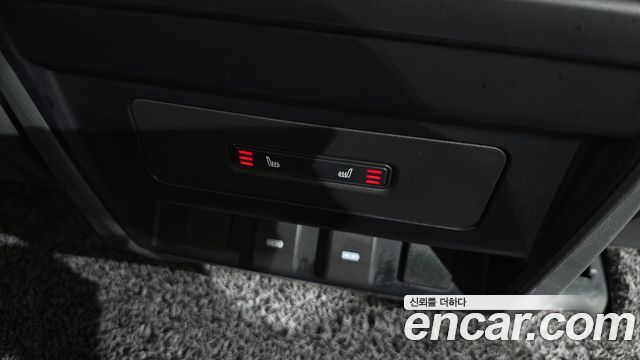 Land Rover Defender (L663) 110 D250 SE 2023 — фото 13