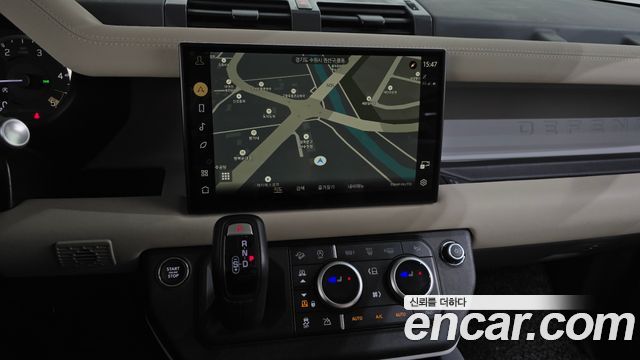 Land Rover Defender (L663) 110 D250 SE 2023 — фото 15