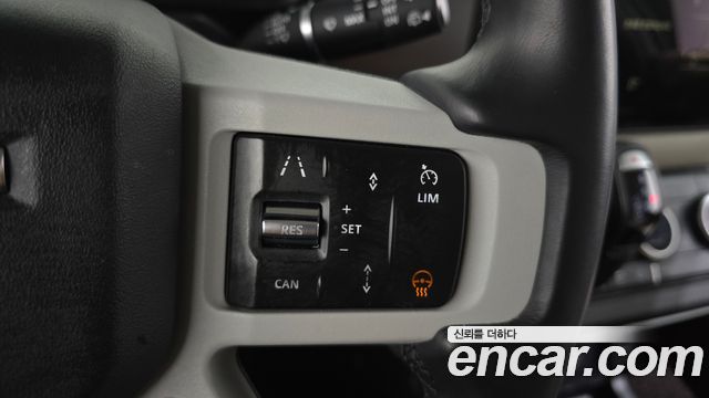 Land Rover Defender (L663) 110 D250 SE 2023 — фото 18