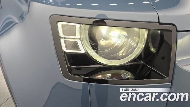 Land Rover Defender (L663) 110 D250 SE 2023 — фото 22