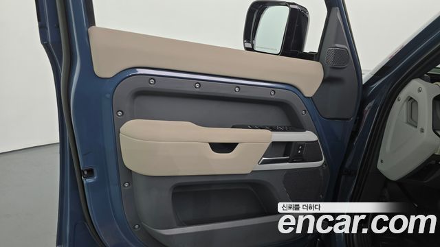Land Rover Defender (L663) 110 D250 SE 2023 — фото 24