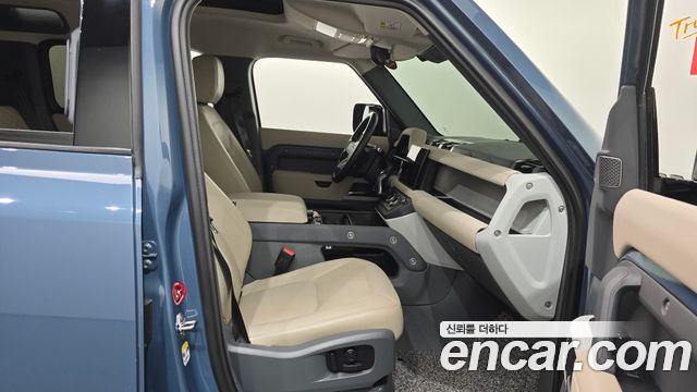 Land Rover Defender (L663) 110 D250 SE 2023 — фото 26