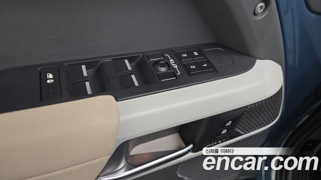 Land Rover Defender (L663) 110 D250 SE 2023 — фото 32