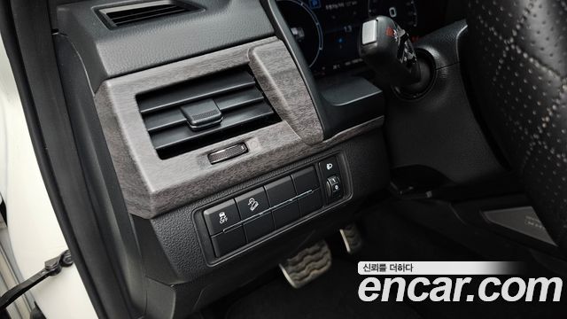 KG Mobility (SsangYong) Rexton Sports Khan Diesel 2.2 2WD Prestige 2023 — фото 18