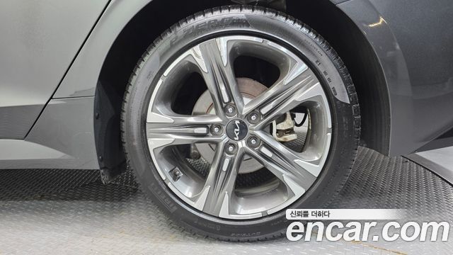 Kia K5 (III) 2.0 Prestige 2023 — фото 27