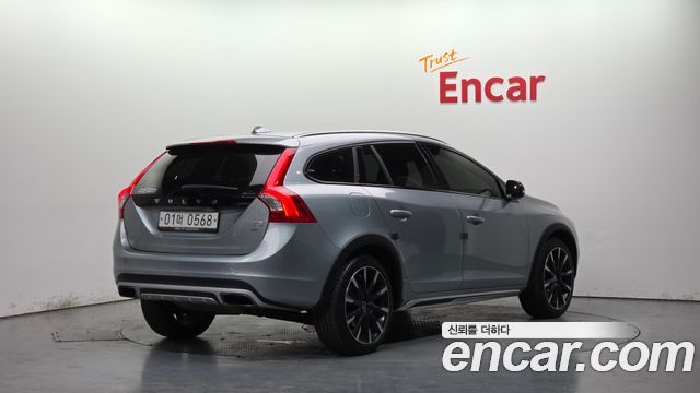 Volvo V60 Cross Country T5 AWD 2016 — фото 2
