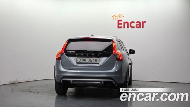 Volvo V60 Cross Country T5 AWD 2016 — фото 4
