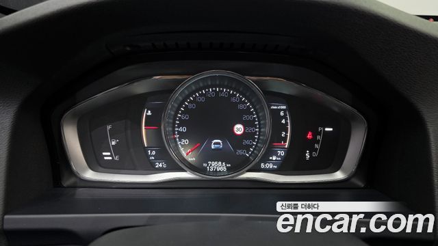 Volvo V60 Cross Country T5 AWD 2016 — фото 8