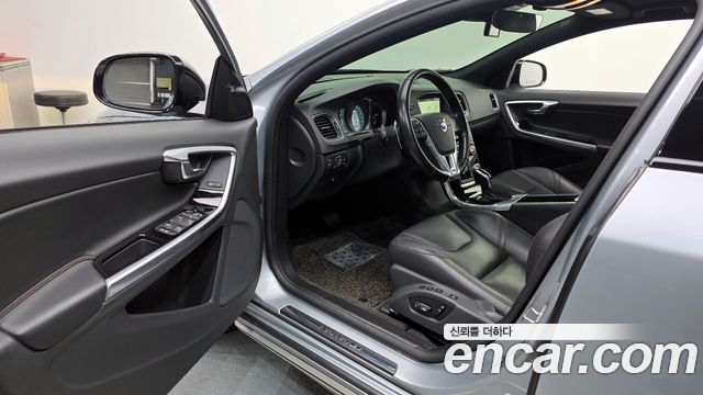 Volvo V60 Cross Country T5 AWD 2016 — фото 10