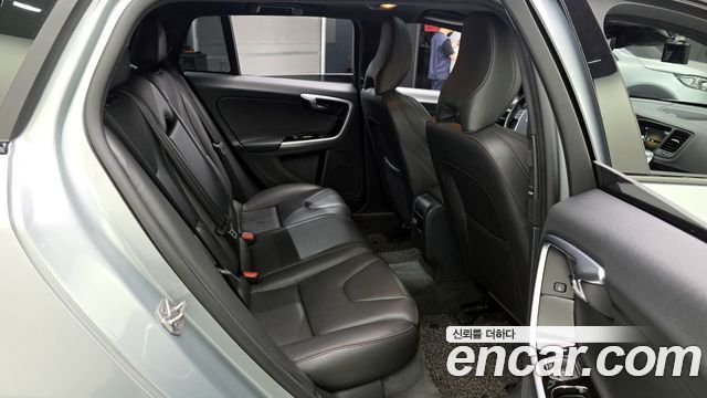 Volvo V60 Cross Country T5 AWD 2016 — фото 12