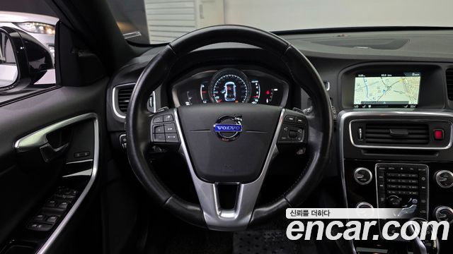 Volvo V60 Cross Country T5 AWD 2016 — фото 13