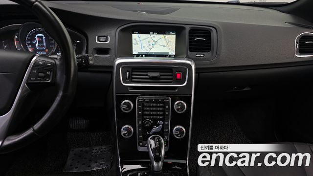 Volvo V60 Cross Country T5 AWD 2016 — фото 14