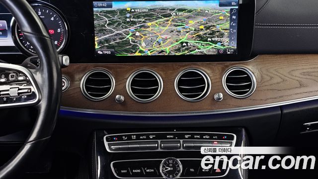Mercedes-Benz E-Class (W213) E220d 4MATIC Exclusive 2019 — фото 14
