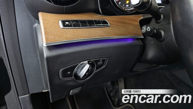Mercedes-Benz E-Class (W213) E220d 4MATIC Exclusive 2019 — фото 28