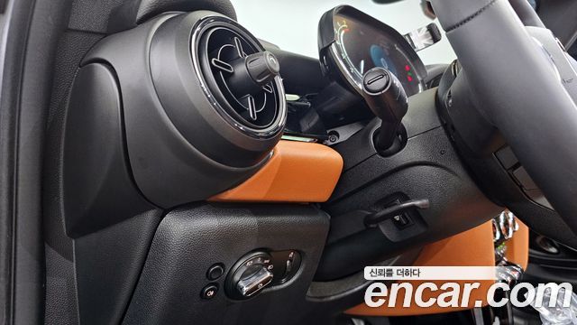 MINI Cooper S Convertible Classic Third Generation 2024 — фото 15