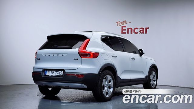 Volvo XC40 B4 Momentum 2021 — фото 2
