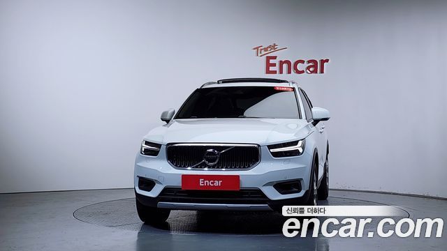 Volvo XC40 B4 Momentum 2021 — фото 3