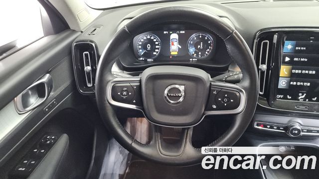 Volvo XC40 B4 Momentum 2021 — фото 13