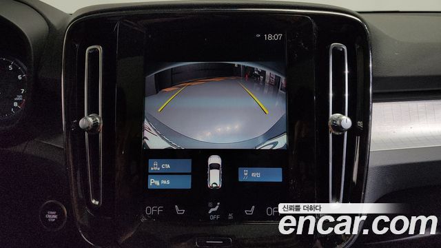Volvo XC40 B4 Momentum 2021 — фото 14