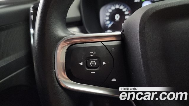 Volvo XC40 B4 Momentum 2021 — фото 16