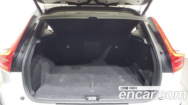 Volvo XC40 B4 Momentum 2021 — фото 18