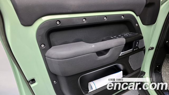 Land Rover Defender (L663) 110 D300 75th Edition 2023 — фото 24