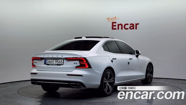 Volvo S60 (III) B5 Inscription 2022 — фото 2