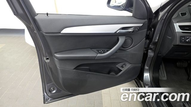 BMW X1 (F48) xDrive 20i Advantage 2020 — фото 24
