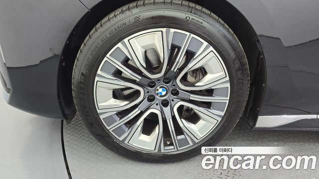 BMW 7 Series (G70) 740i sDrive Design Pure Excellence 2023 — фото 5