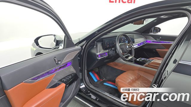 BMW 7 Series (G70) 740i sDrive Design Pure Excellence 2023 — фото 10