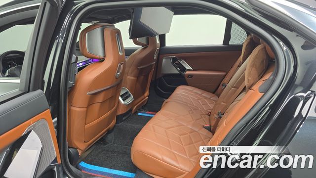 BMW 7 Series (G70) 740i sDrive Design Pure Excellence 2023 — фото 11