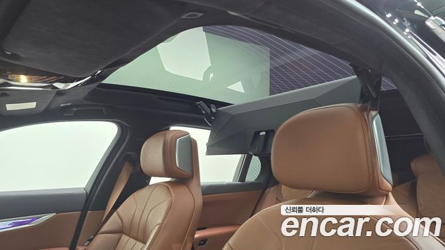 BMW 7 Series (G70) 740i sDrive Design Pure Excellence 2023 — фото 18