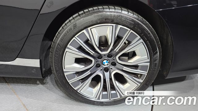 BMW 7 Series (G70) 740i sDrive Design Pure Excellence 2023 — фото 21