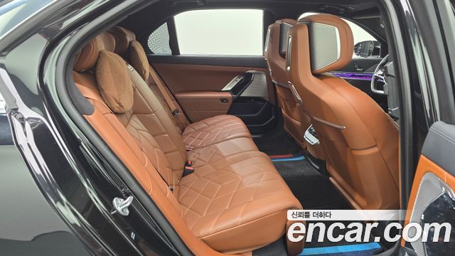 BMW 7 Series (G70) 740i sDrive Design Pure Excellence 2023 — фото 27