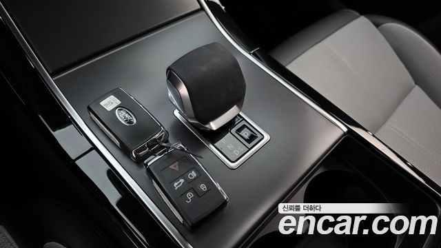 Land Rover Range Rover Velar 3.0 P400 Dynamic HSE 2025 — фото 9