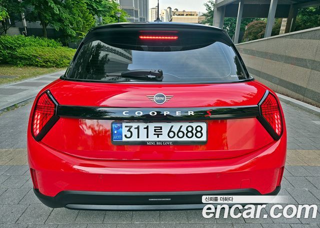 MINI Cooper S (IV) 5 Door Favoured 2025 — фото 5