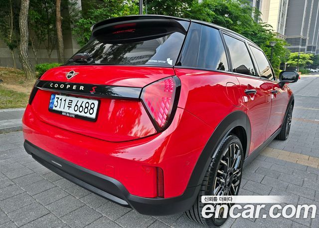 MINI Cooper S (IV) 5 Door Favoured 2025 — фото 6