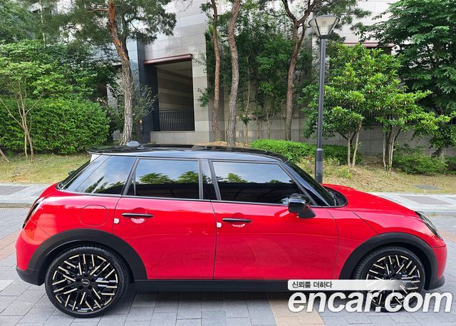 MINI Cooper S (IV) 5 Door Favoured 2025 — фото 7