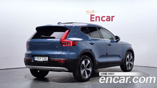 Volvo XC40 B4 Ultimate Bright 2023 — фото 2