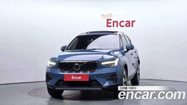 Volvo XC40 B4 Ultimate Bright 2023 — фото 3