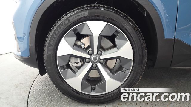 Volvo XC40 B4 Ultimate Bright 2023 — фото 5