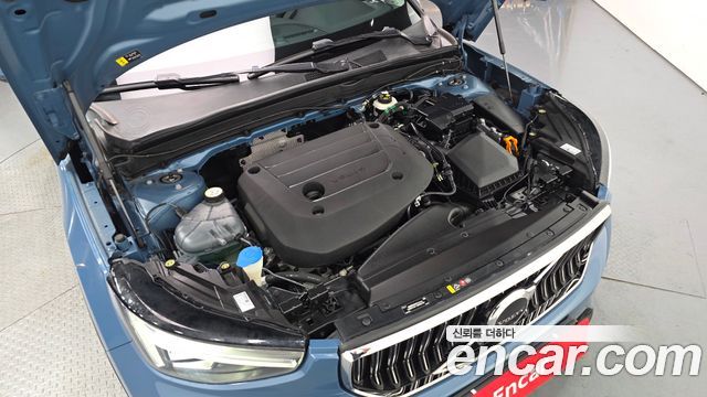 Volvo XC40 B4 Ultimate Bright 2023 — фото 6
