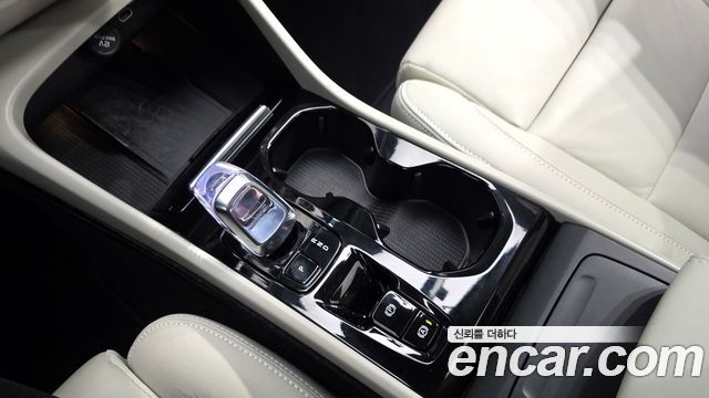 Volvo XC40 B4 Ultimate Bright 2023 — фото 9